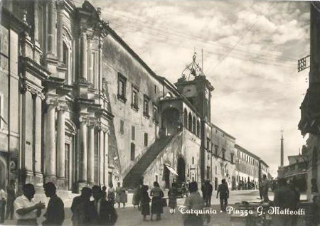 Tarquinia Piazza Matteotti negli anni '50 (Archivio Mauro Galeotti)