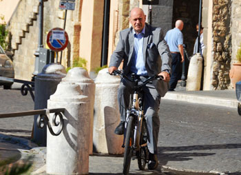 Il sindaco Mazzola in bicicletta